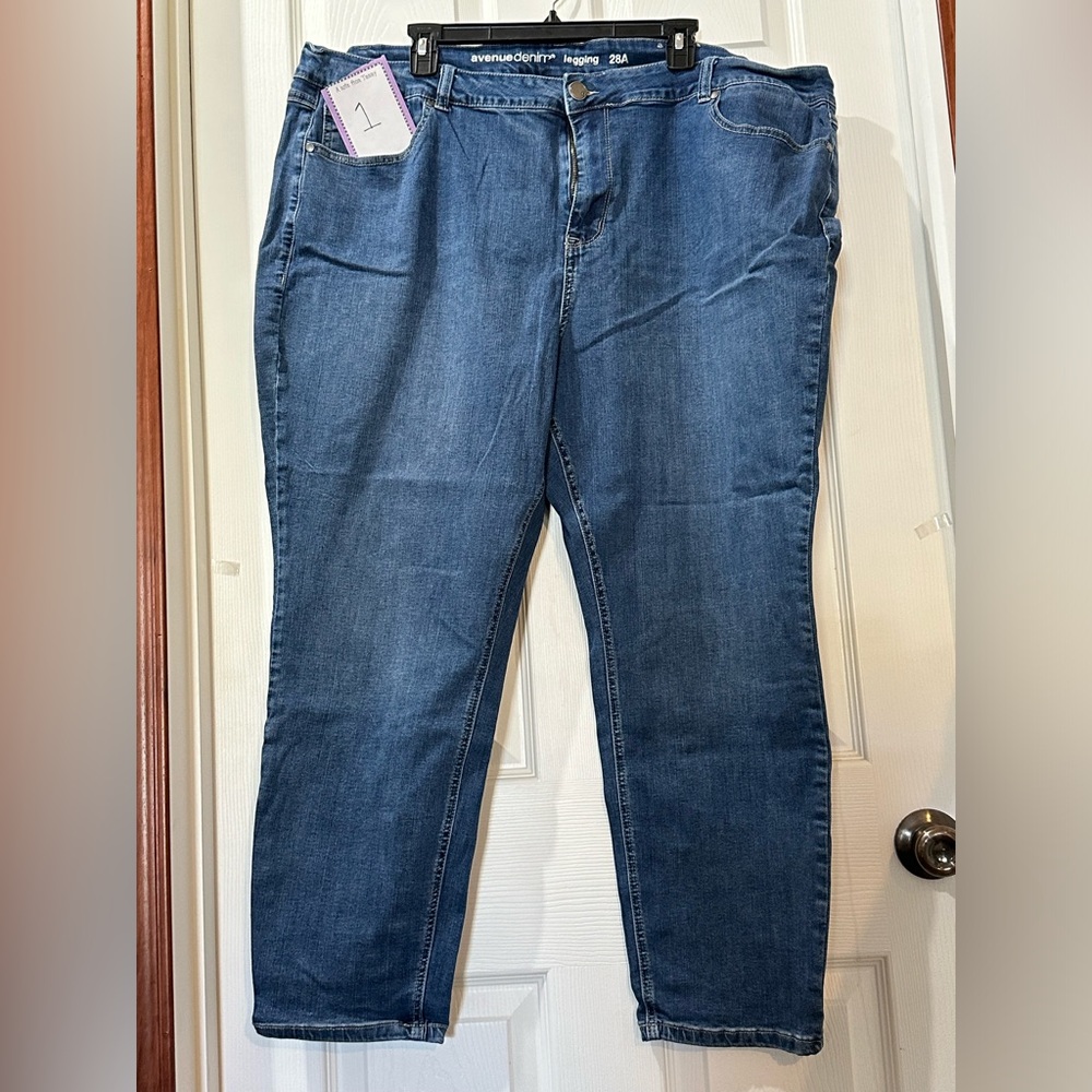 NEW - AVENUE - DENIM LEGGINGS - SIZE 28 AVERAGE